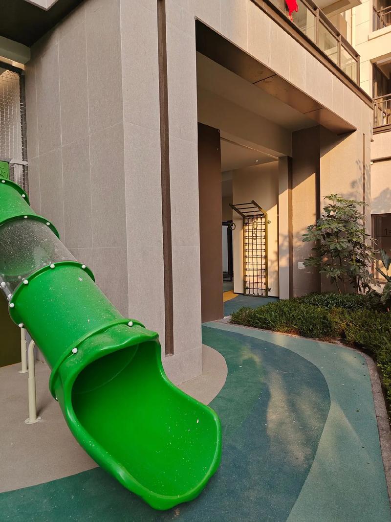 中山遠洋天著架空層小非標,搖馬蹺蹺板健身康體設施整體完工啦